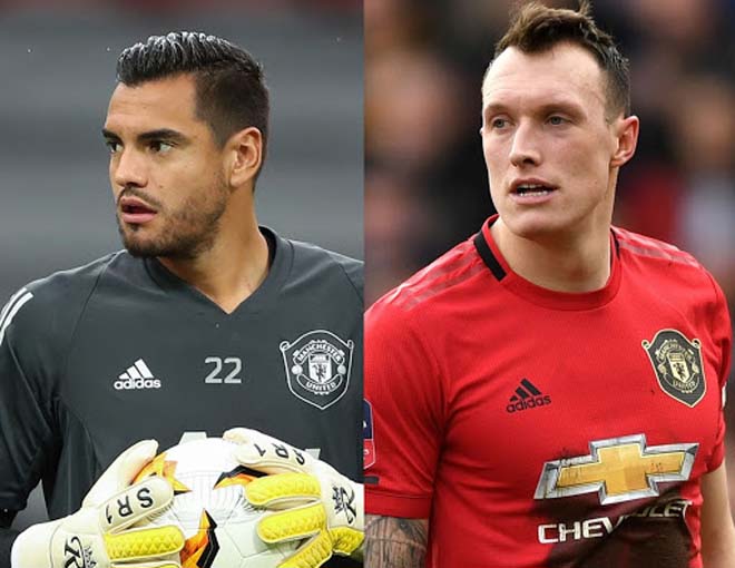 Thủ môn Romero và trung vệ Phil Jones ngồi ngoài ở lượt đi Ngoại hạng Anh 2020/21