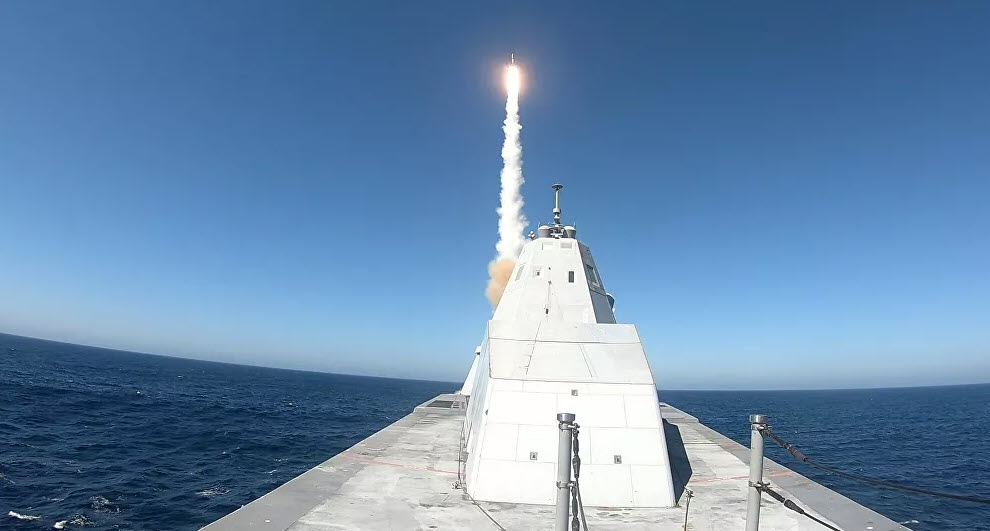 Tàu khu trục USS Zumwalt lần đầu phóng tên lửa.