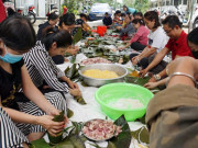 Tin tức trong ngày - Xót xa cảnh dân miền Trung oằn mình trong trận lũ lịch sử, người Sài Gòn gói 5.000 chiếc bánh để “tiếp sức”