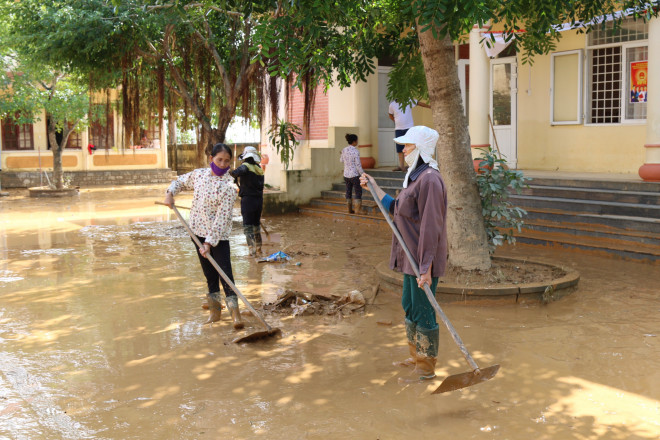 Những "thân cò" ở rốn lũ Quảng Ninh, Quảng Bình.