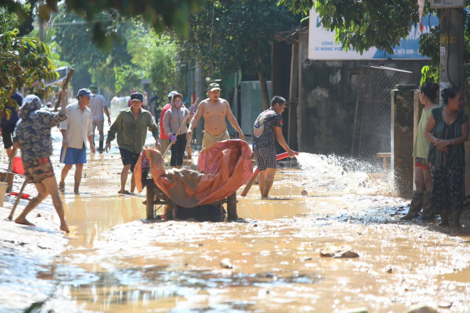 Nỗi buồn sau lũ ở huyện Quảng Ninh, Quảng Bình.