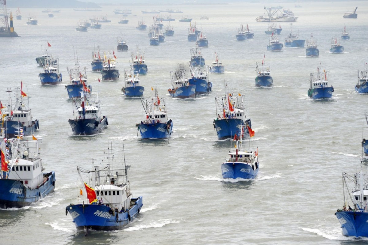 Hàng nghìn tàu cá Trung Quốc xuất hiện ở vùng đặc quyền kinh tế của Nhật Bản, bất chấp việc bị xua đuổi (ảnh: Xinhua)