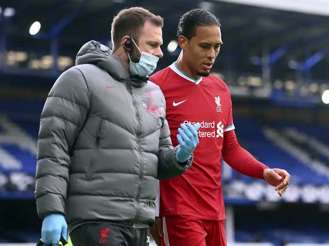 Van Dijk ngồi ngoài hết mùa này