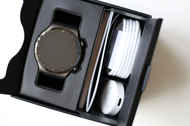 Theo công bố của hãng, một phiên sạc 5 phút mang lại thời gian sử dụng lên đến 10 giờ cho Huawei Watch GT 2 Pro.
