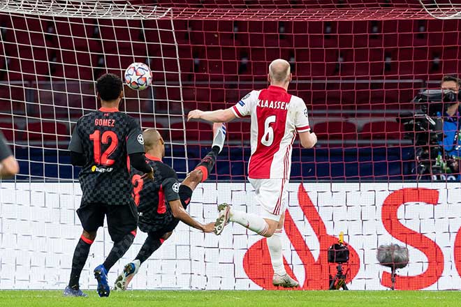 Fabinho tung người móc bóng cứu thua trên vạch vôi cho Liverpool