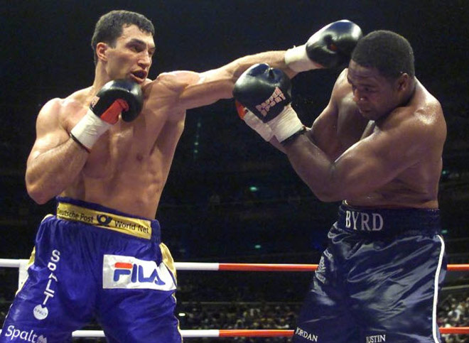 Byrd từng đấu với "Tiến sĩ búa thép" Klitschko (trái) 2 trận và thua cả 2 vào các năm 2000 và 2006