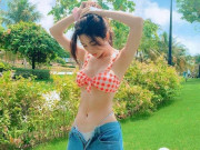 Thời trang - 2 “hot girl tạp hoá” thế hệ mới thường xuyên mặc đồ gợi cảm, khoe 3 vòng