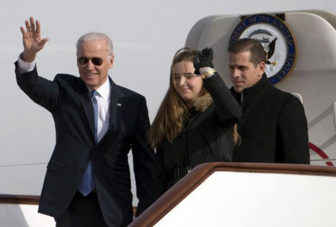 Ông Joe Biden, Hunter Biden và cháu gái thăm Trung Quôc, tháng 12/2013