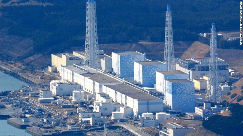 Nhật Bản đã bơm nước vào lò phản ứng của nhà máy điện hạt nhân Fukushima và giờ đang loay hoay tìm cách xử lý số nước trên.