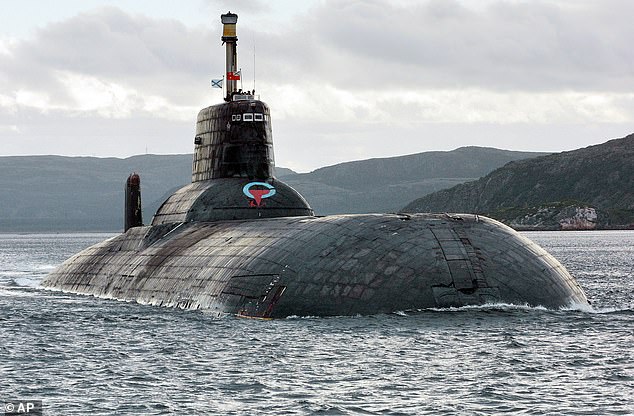 Tàu ngầm hạt nhân nặng 25.000 tấn, lớn nhất thế giới của Nga hướng ra biển Barents.