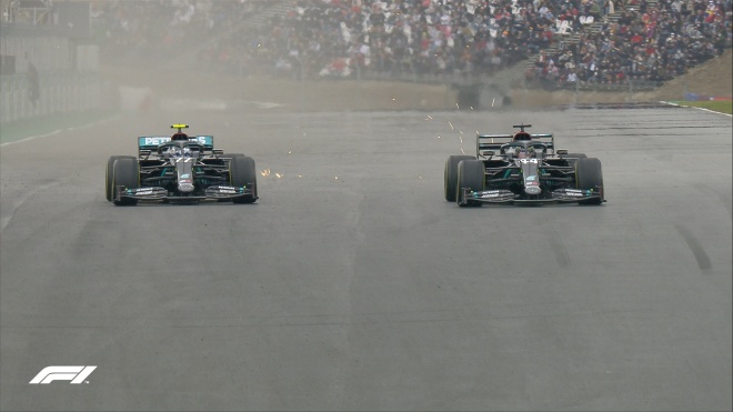 Pha vượt mặt Bottas ở vòng 20 đưa Hamilton tới chiến thắng