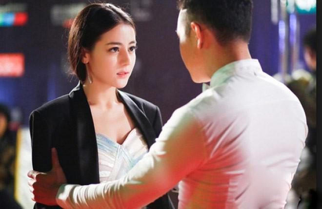 Ngọc trả tiền còn chàng trai kia trả tình một cách sòng phẳng. (Ảnh minh họa)