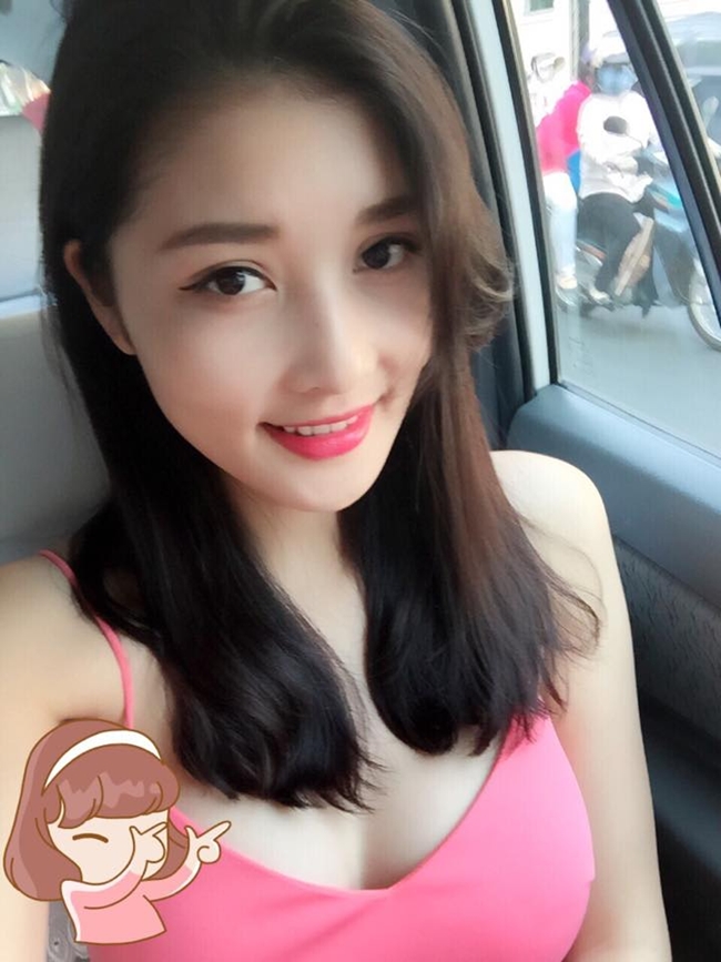 Sau khi Nam tiến, người đẹp sinh năm 1992 dần thay đổi hình ảnh với phong cách gợi cảm và tham gia nhiều sự kiện trong làng giải trí Việt như đóng phim, làm người mẫu.

