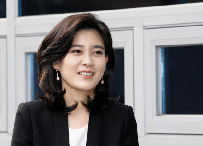 Xinh đẹp và giỏi giang, Lee Boo-Jin được xem là hình mẫu của những "nữ cường nhân" trong gia đình của các chaebol Hàn Quốc (những gia đình tài phiệt, kinh doanh theo kiểu cha truyền con nối).