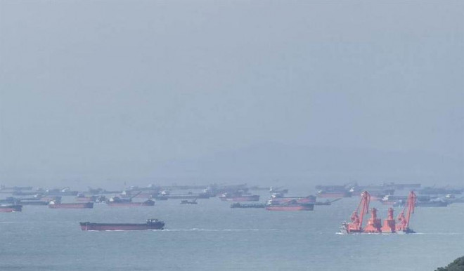Gần 100 tàu Trung Quốc bao vây quanh quần đảo Mã Tổ hôm 25-10.&nbsp;Ảnh: SCMP