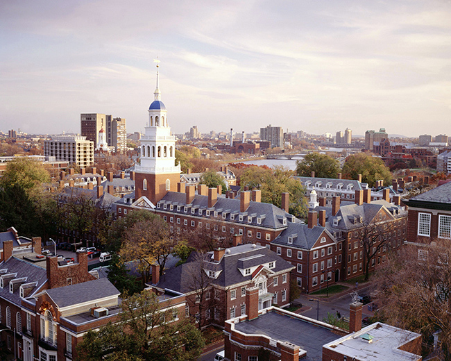 Cho dù là một sinh viên Harvard mới bắt đầu năm học hay chỉ là du khách đến thăm Đại học Harvard trong một chuyến tham quan, đây chính là thiên đường cho sinh viên, khách du lịch và cả các nhiếp ảnh gia.
