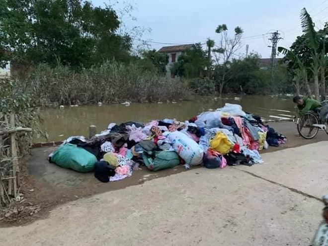 Quần áo từ thiện chất thành đống không ai nhận: CĐM tranh cãi, dân miền Trung lên tiếng - 2