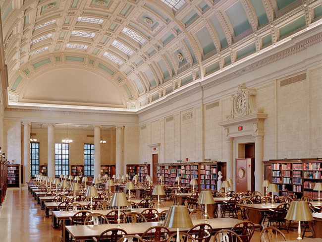 Thư viện Widener là thư viện lâu đời nhất tại Đại học Harvard, và là thư viện đại học & tư nhân lớn nhất ở Mỹ. Đây là nơi chứa 3,5 triệu cuốn sách, vô số tài liệu chuyên ngành và không gian đọc rộng rãi.
