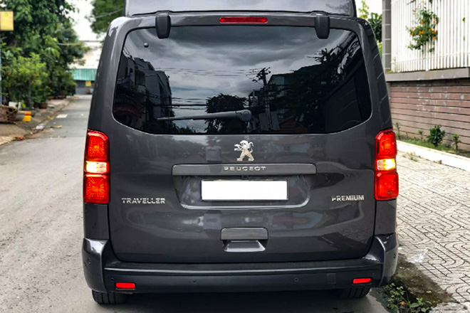 Có nên mua MPV Peugeot Traveller phiên bản Premium lướt giá 1,9 tỷ đồng? - 4