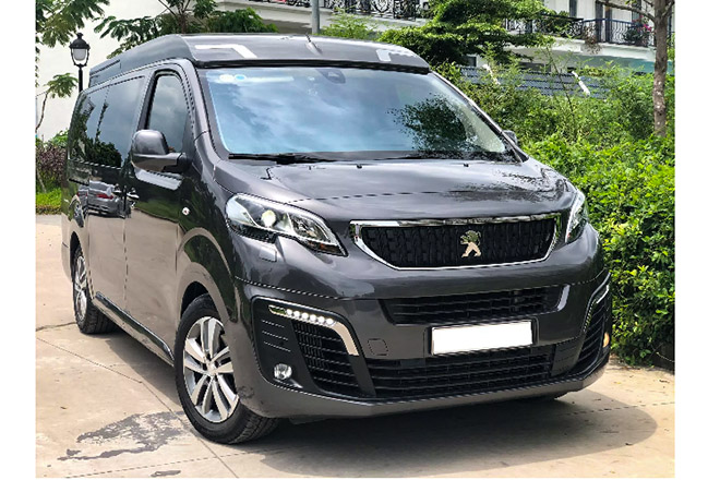 Có nên mua MPV Peugeot Traveller phiên bản Premium lướt giá 1,9 tỷ đồng? - 2