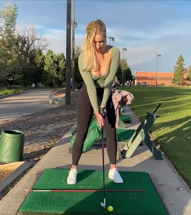 Paige Spiranac khéo khoe vòng 1 táo bạo