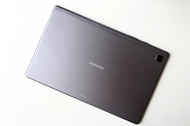 Galaxy Tab A7 có hai tùy chọn màu sắc là Đồng Vàng Kim và Xám Thiên Thạch với giá bán lẻ đề nghị là 7,99 triệu đồng.
