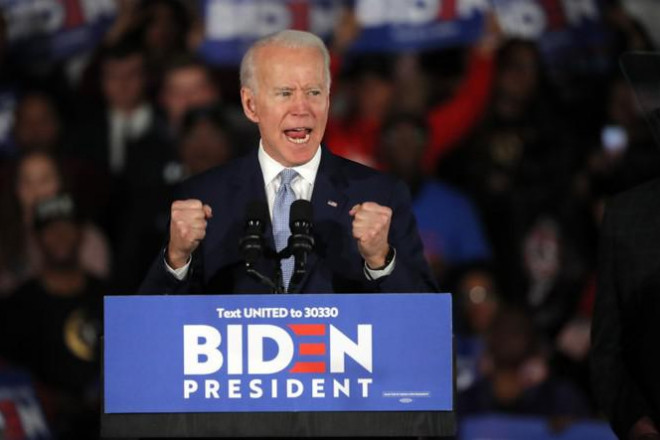 &nbsp;Ông Biden phát biểu sau cuộc bầu cử sơ bộ ở Nam Carolina. Ảnh: AP