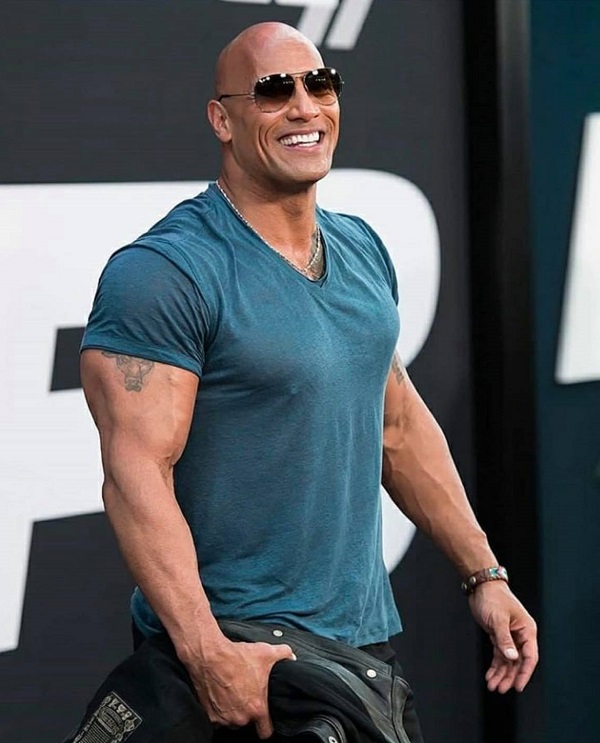 Cựu đô vật The Rock nổi tiếng với thân hình vạm vỡ, khỏe mạnh.