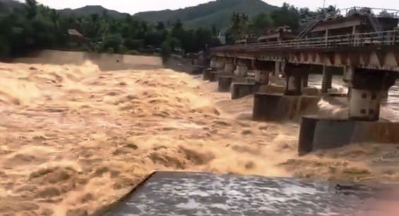 Hiện tại mực nước sông Lại Giang đoạn qua địa bàn các huyện Hoài Ân, thị xã Hoài Ân đang dâng cao gây ngập một số khu vực trũng.