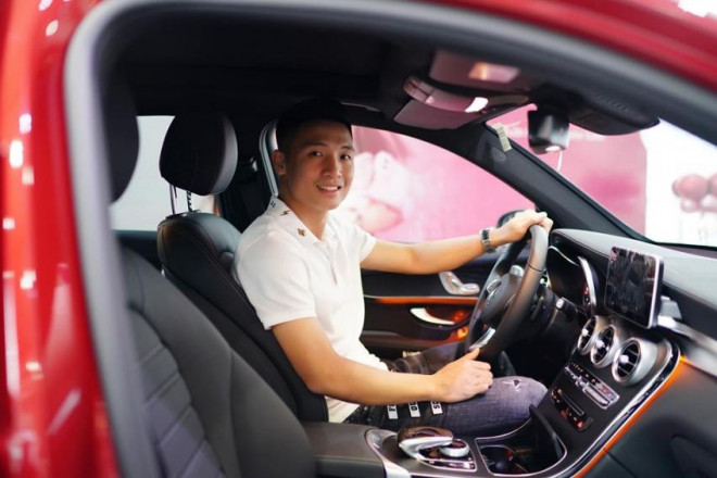 Bùi Tiến Dũng mua xế hộp sang hạng sang&nbsp;Mercedes-Benz.