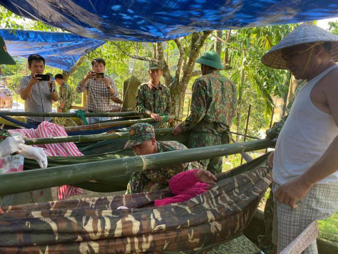 Vụ sạt lở núi vùi lấp ở xã Trà Leng: Cứu sống được 33 người - 15