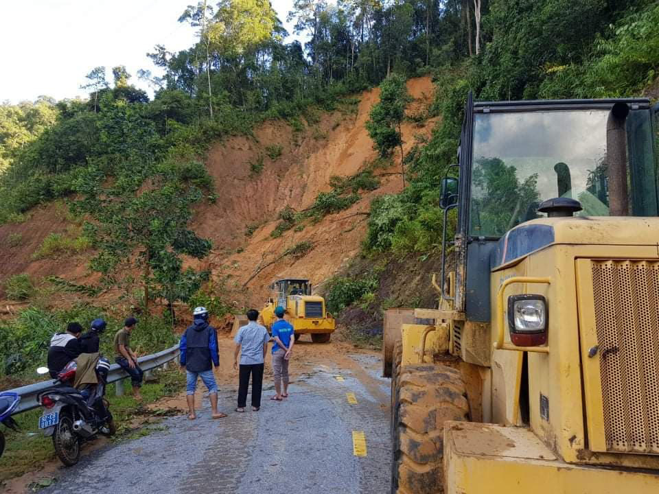 Sạt lở vùi lấp hơn 50 người ở Quảng Nam: 4 người may mắn thoát chết, có Bí thư xã Trà Leng - 11