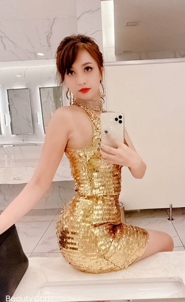 Ngoài công việc DJ, Trang Sarah còn tham gia đóng phim. Gần đây, cô tham gia phim của hãng phim Bình Minh trong vai con của danh hài Chiến Thắng và đang tham gia phim điện ảnh "578 - Phát đạn của kẻ điên" của đạo diễn Lương Đình Dũng.
