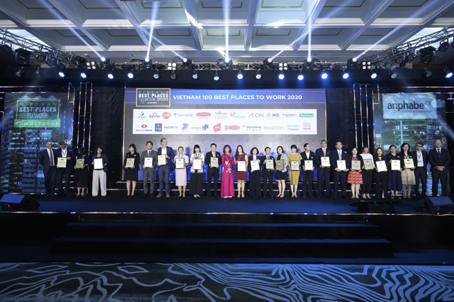 Đại diện Daikin Việt Nam nhận đề cử “Top 100 Doanh nghiệp có môi trường làm việc tốt nhất”