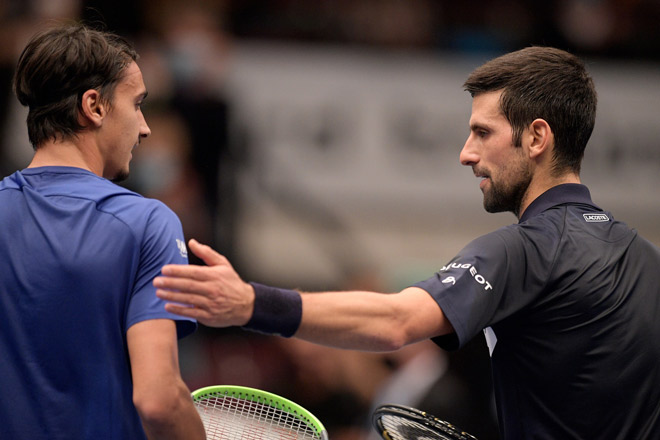 Lorenzo Sonego thắng sốc Novak Djokovic 6-2, 6-1 ở tứ kết giải ATP 500 Vienna Open tại Áo