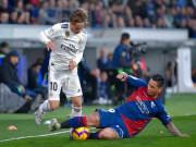 Bóng đá - Video highlight trận Real Madrid - Huesca: Thế trận vượt trội, tạm chiếm ngôi đầu