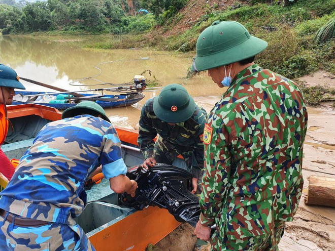 Lực lượng chức năng kết hợp nhiều giải pháp tìm kiếm, với hy vọng sớm tìm được các nạn nhân còn đang mất tích.