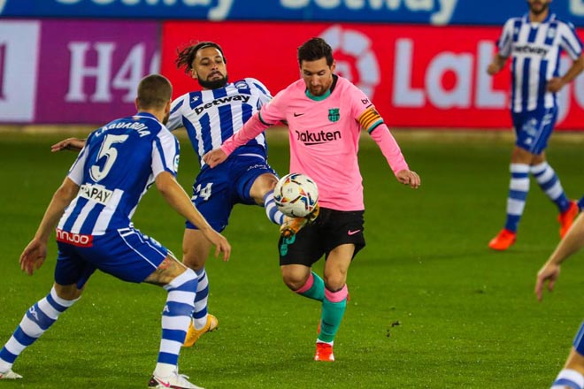 Thủ thành Neto mắc sai lầm, Messi bất lực trong việc giúp Barca giành 3 điểm