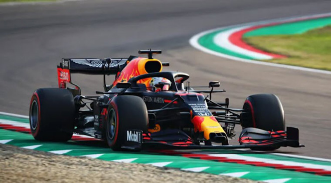 Max Verstappen mất tốc độ do đường đua không có nhiệt độ cao.