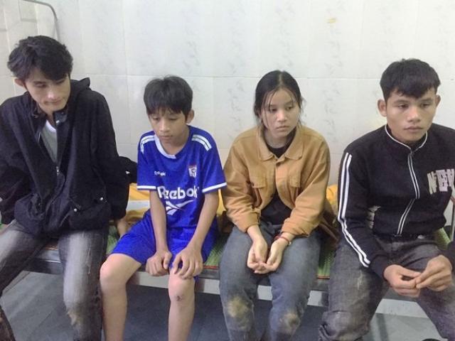 Nữ sinh gục khóc bên 2 nấm mồ ở Trà Leng  và em trai được trường nhận nuôi tới 18 tuổi