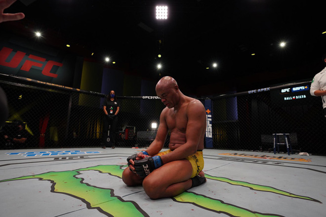 Anderson Silva giải nghệ ở tuổi 45