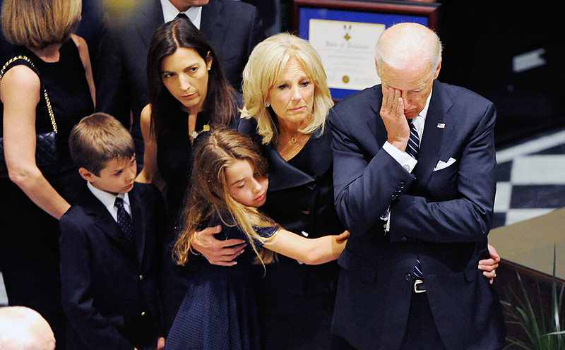 Gia đình ông Biden đau buồn khi con trai cả qua đời (ảnh: Straits Times)