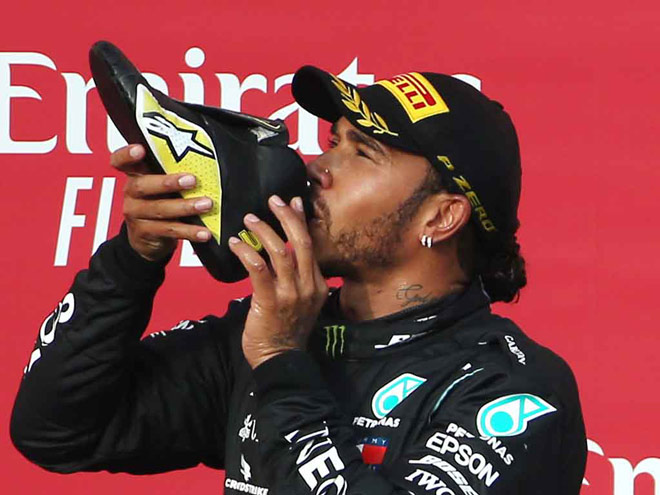 Hamilton đang chờ để phá kỷ lục 7 lần vô địch thế giới của huyền thoại Schumacher