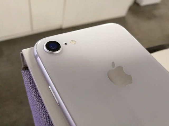 iPhone 8 đang có giá bao nhiêu, và liệu còn đáng mua?
