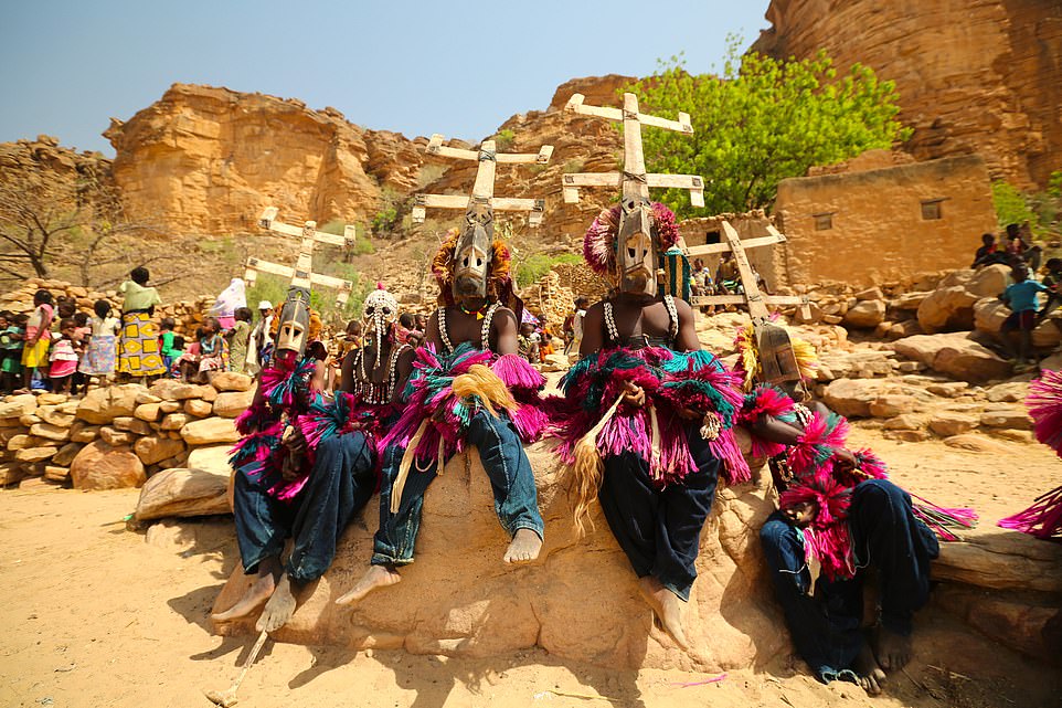 Một đám tang ở quốc gia Dogon ở Mali, nơi Rez đã đến thăm trong chuyến hành trình mà anh ấy muốn trở lại nhất.&nbsp;