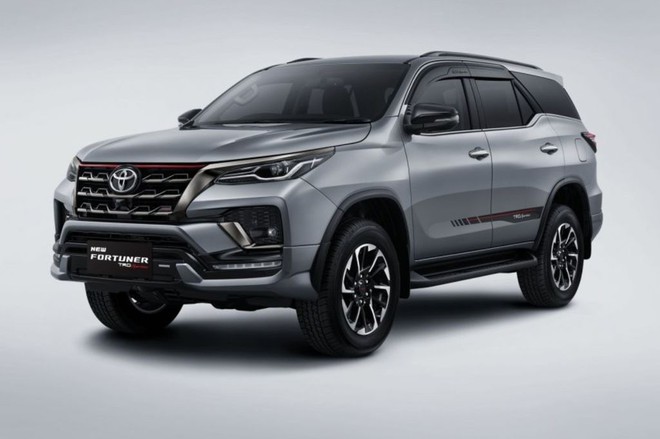 Toyota Fortuner TRD Sportivo 2021 ra mắt, giá khoảng 1,1 tỷ đồng - 1