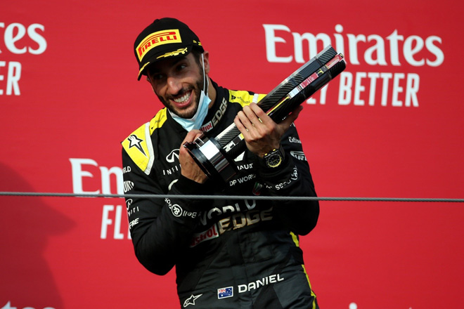 Podium thứ 2 trong 3 chặng cho Ricciardo và Renault