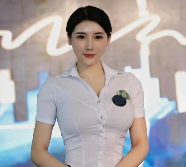 Hot girl người Trung Quốc Liu Tai Yang nổi tiếng với biệt danh “siêu vòng ba Trung Quốc”, “nữ thần cơ bắp”. Cô sở hữu chiều cao ấn tượng là 1m78 cùng số đo ba vòng lần lượt là 103 – 66 – 100cm và nặng khoảng 65kg.

