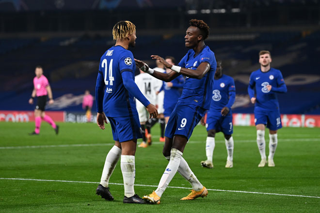 Chelsea cũng có chiến thắng dễ dàng 3-0 trước Rennes khi đại diện của Pháp sớm bị đuổi người