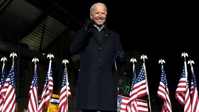 Mức lương năm 2009 - năm cuối cùng của ông tại Thượng viện Hoa Kỳ là 169.000 USD. Khi làm phó tổng thống, ông kiếm được trung bình 225.000 USD/năm. Ông Joe Biden giữ chức phó tổng thống từ năm 2009 đến năm 2017.
